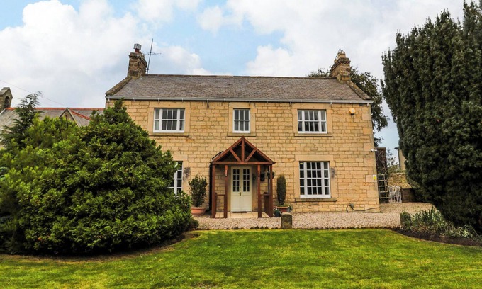 Prudhoe Cabaña | PRUDHOE COTTAGE, pet friendly, character holiday cottage in Prudhoe