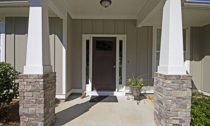 Peachtree City Casa | Nuevo, plano de planta abierto, elegantemente amueblado Peachtree City Ranch