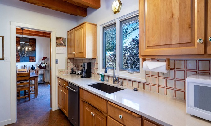 Historic Eastside Casa | Puertas de Canyon Road
