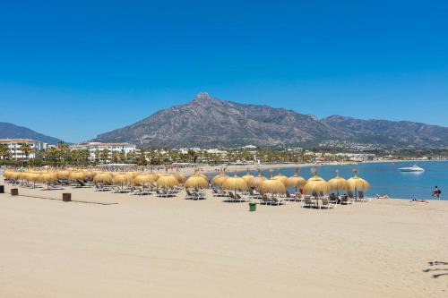 Puerto Banus Apartamento | Puerto Banus, Marina Banus, 2BR, 2BTH, pool, parking, Marbella, 2H