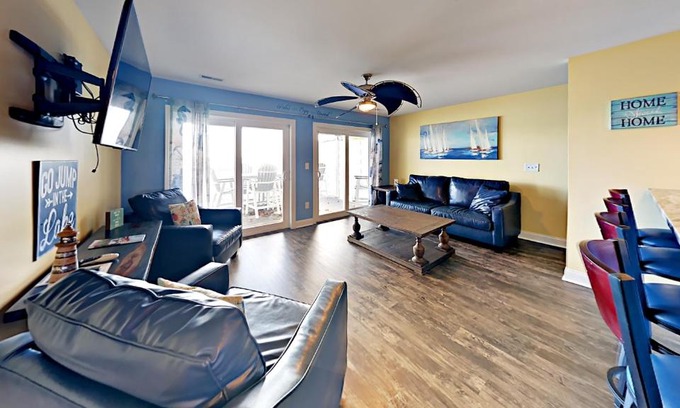 Put-in-Bay Casa | Put-in-Bay Waterfront Condo #202
