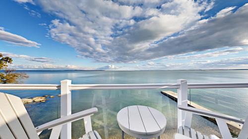 Put-in-Bay Casa | Put-in-Bay Waterfront Condo #209