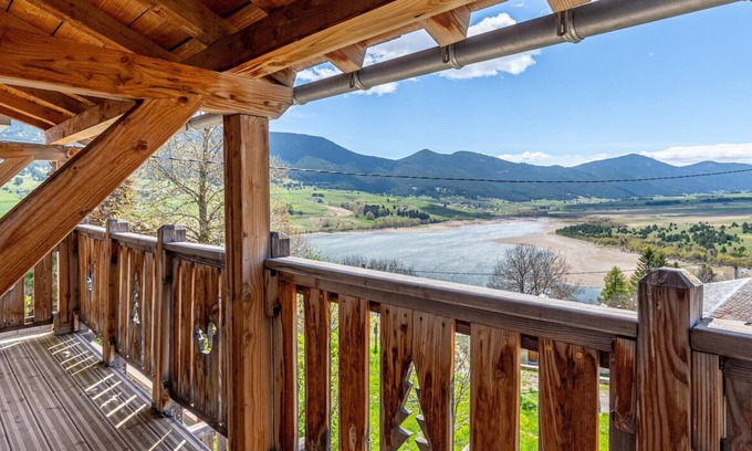 Puyvalador Casa | Casa Puyvalador – Encanto Montañés, Vista Impresionante al Lago, a 10 min de las Pistas de Esquí