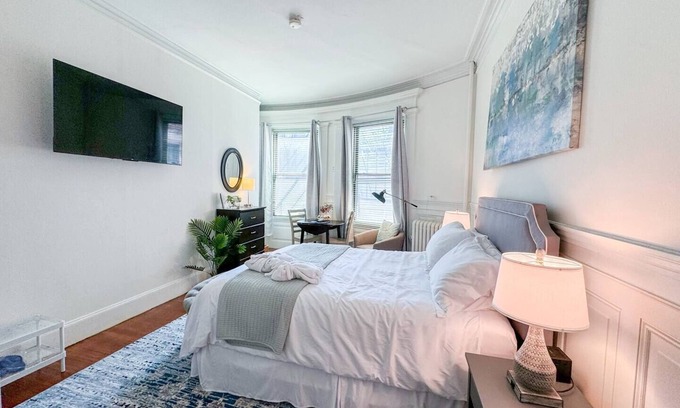 Fenway–Kenmore Apartamento | Pvt Room, St Mary’s, Fenway, Longwood, Green Line