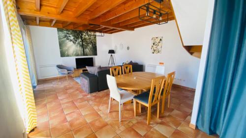 Bagneres-de-Bigorre Apartamento | PYRENE HOLIDAYS - Résidence La Fontaine - Triplex spacieux à 10mn à pied des thermes