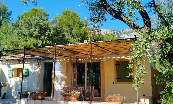 Saint-Hippolyte-le-Graveyron Cabaña | Cottage con Encanto ** para 4 personas en el país de Ventoux