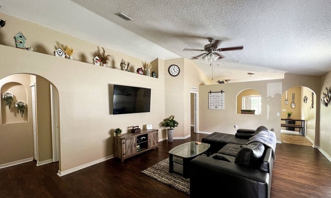 Wesley Chapel South Casa | Quaint and Cozy Family Home in Wesley Chapel **Sanitized!**