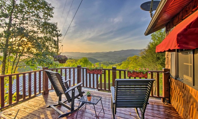 Bryson City Cabaña | Pintoresco Bryson City Cottage w / Prime Views!