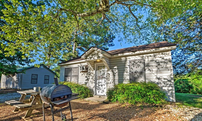Springville Cabina | Quaint Cabin on Kentucky Lake w/ Resort Perks