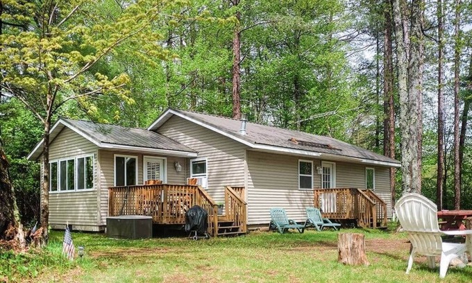 Clam Lake Casa | Quaint Clam: 2 BR, 1 BA House in Clam Lake, Sleeps 6