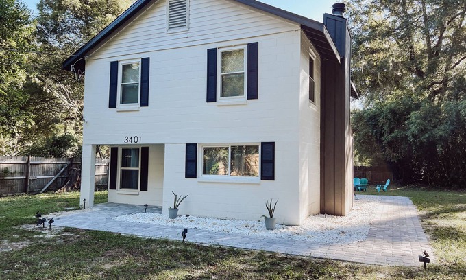 Gainesville Cabaña | Quaint Cottage-Pet Friendly-UF Shands-Monthly Stays!