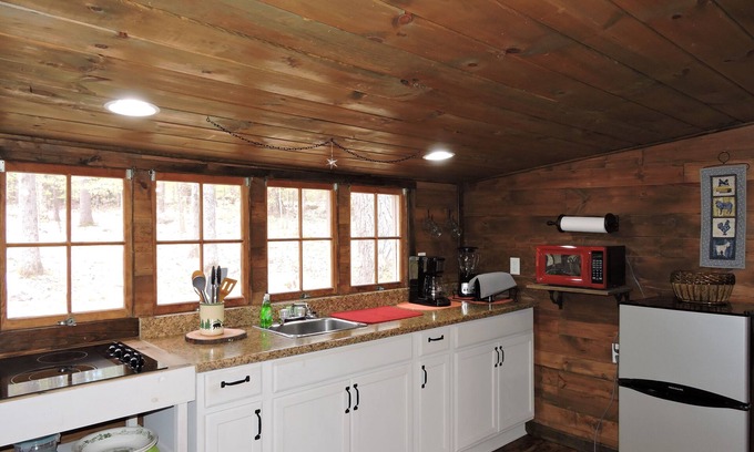 Moultonborough Cabaña | Quaint Cottage with town beach access sleep 4