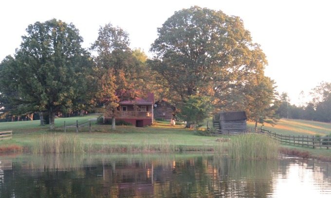 East Bernstadt Cabina | Scenic Country Cottage, Holiday Season Specials