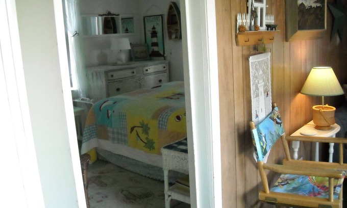 York Beach Cabaña | Pintoresco y acogedor viaje de soltera junto al mar, a pasos del océano.