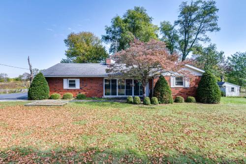 Webster Casa | Quaint Economy Retreat with Patio and Spacious Yard!