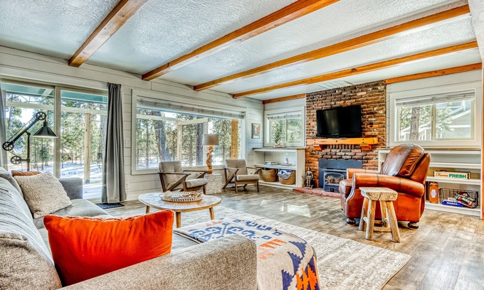 Three Rivers Casa | Quaint, riverfront home with woodstove, patio, deck, board games & washer/dryer