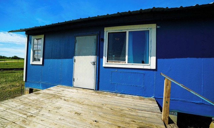 Plantersville Cabina | Quaint Rustic Comfort Cabin, Fire Pit, Lakeside & Country Views, Near Ren Fest