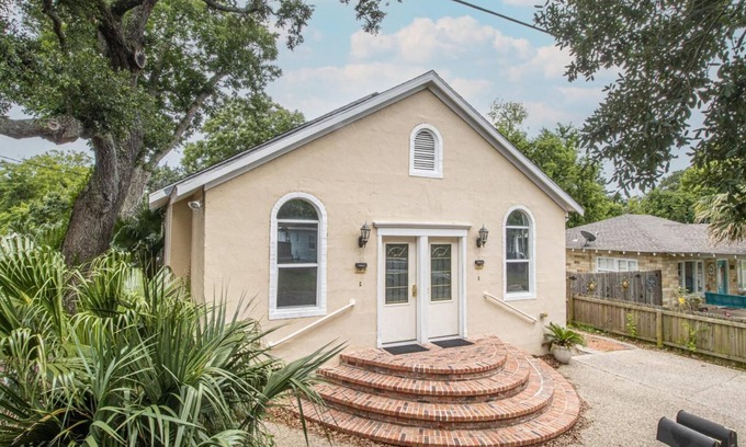 East Biloxi Casa | Quaint street with beach views & great access to town!