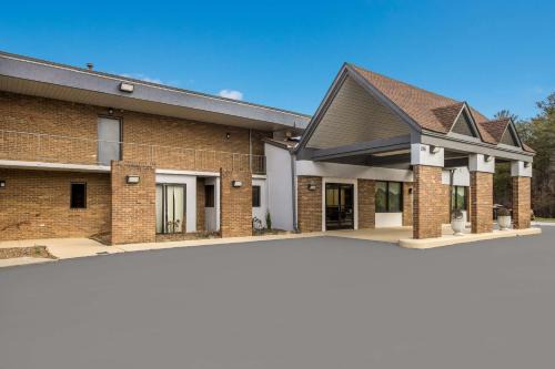 Skyland Hotel | Quality Inn Asheville Airport