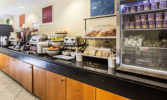 Darien Hotel | Quality Inn Darien - North Brunswick