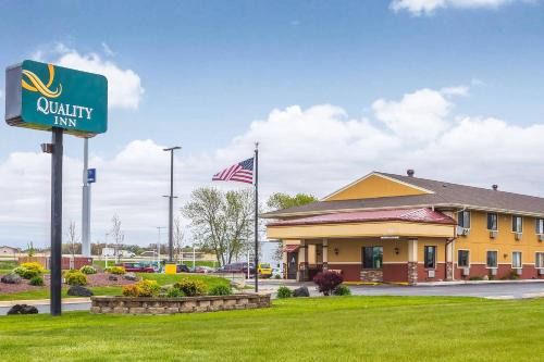 Janesville Hotel | Quality Inn Janesville North