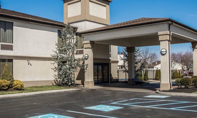 Morrisville Hotel | Quality Inn & Suites NJ State Capital Area