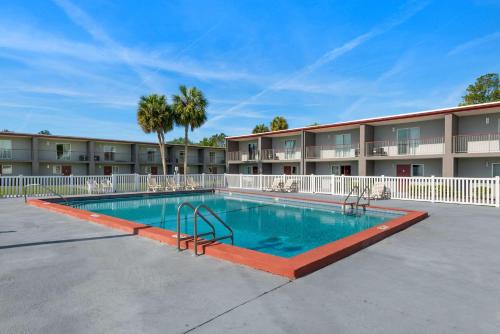 Wildwood Hotel | Quality Suites Wildwood - The Villages
