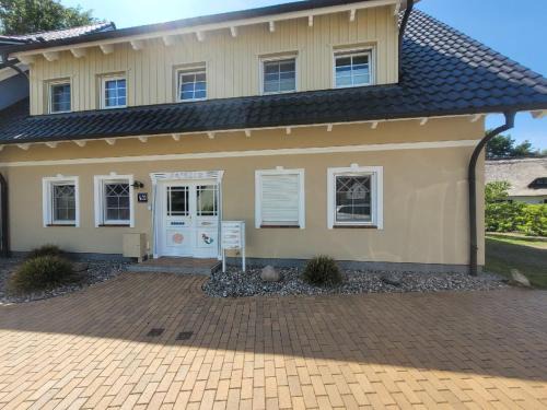 Zingst Apartamento | Quartier4u - 4 Sterne - inklusive eigene BikeBox mit Strom - Wäschepaket - POWER WLAN - Parkplatz - early CheckIn - # Bestpreisgarantie #