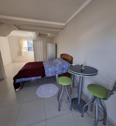 Encantado Apartamento | Quarto com banheiro na cidade do Cristo