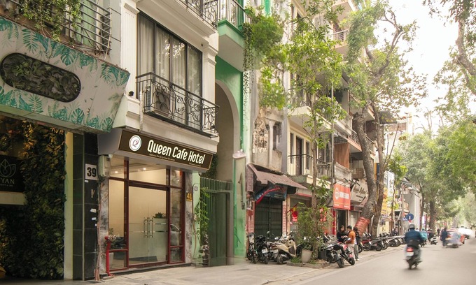 Hoan Kiem Hotel | Queen Cafe Hotel