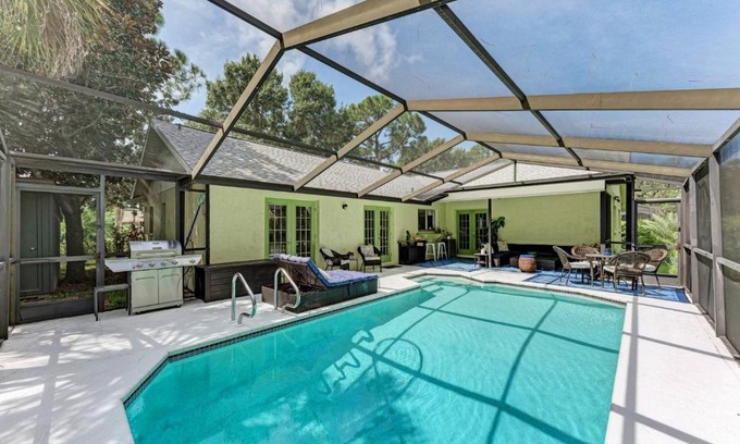 Whitfield Casa | Queen Palm Villa