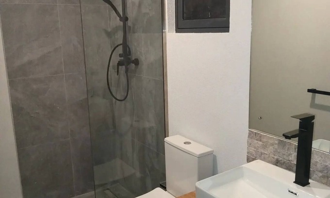 Oistins Apartamento | Queen Room with Pool View