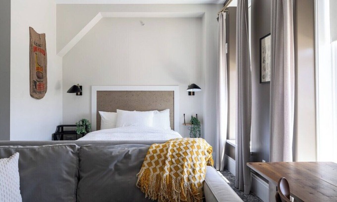 East Market District Apartamento | Queen Studio - Hancock House Louisville