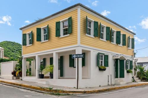 Christiansted Apartamento | Queens Promise - King Bed - Walkable - AC