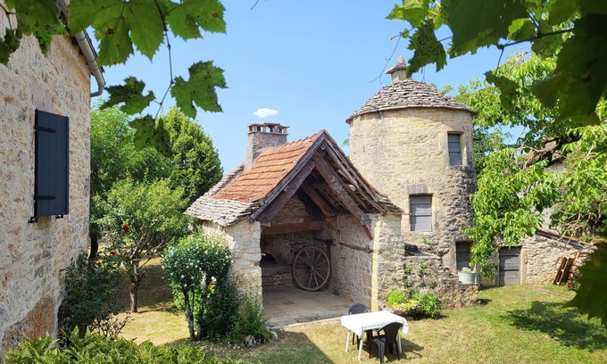 Puyjourdes Casa | Casa Quercynoise en el corazón del Parque Nacional con piscina.