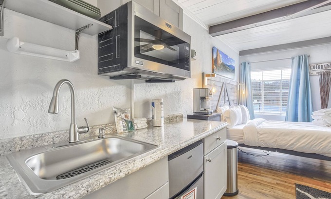 West Colorado Springs Apartamento | Quest Rest - Unit 4