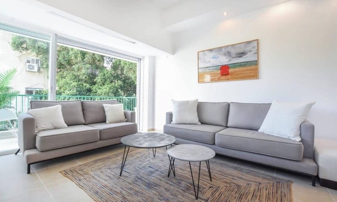 Tel Aviv City Center Apartamento | Quiet 2BR Apartment in Adam HaCohen by HolyGuest