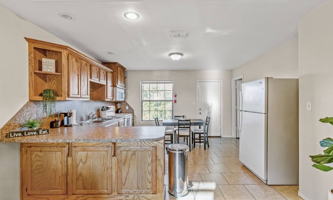 Mission Apartamento | Quiet 3 bedroom 2 bathroom minutes away from the freeway