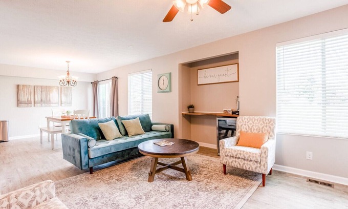 Otterbien Home Casa | Quiet 3B Townhouse by Liberty Hospital, West Chester