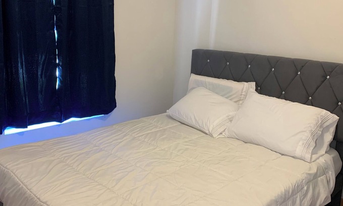 Macomb Apartamento | Quiet and comfort one bedroom apt, close to WIU, a kitchen free parking, TV