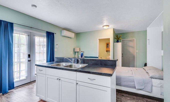 South Bend Apartamento | Quiet And Comfy Studio Apartment In South Bend, Minutes From Notre Dame! Pet Friendly! Apts