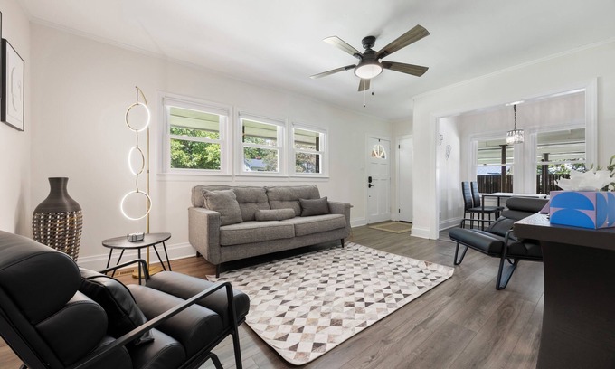 Durham Casa | Quiet and contemporary home in coveted Watts-Hillendale. Close to Duke/VA.