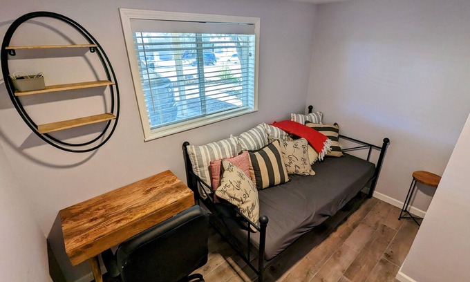 Southeast Heights Casa | Quiet and Cozy Casita-One Mile from Nob Hill.