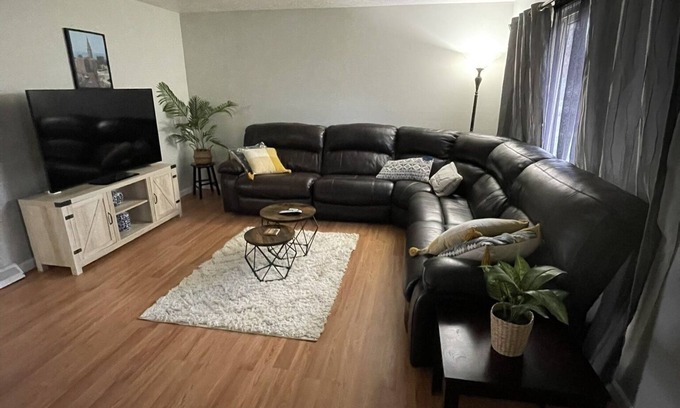 Old Brooklyn Casa | Quiet and Cozy home near HOSPITALS!