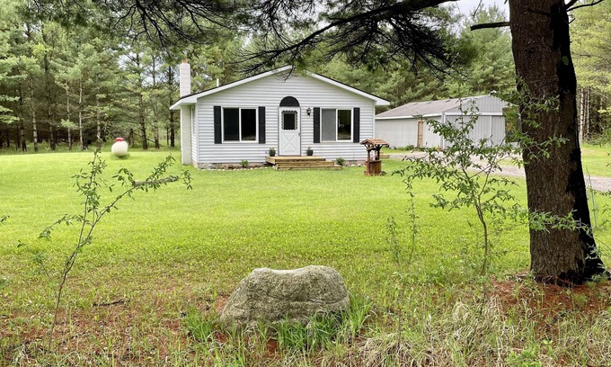 East Tawas Cabina | Quiet and Peaceful Retreat -Nr Redhawk Golf Course