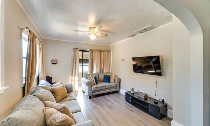Smith's Memento Apartamento | Quiet Apt: Walk to Daytona Beach + Water Park!