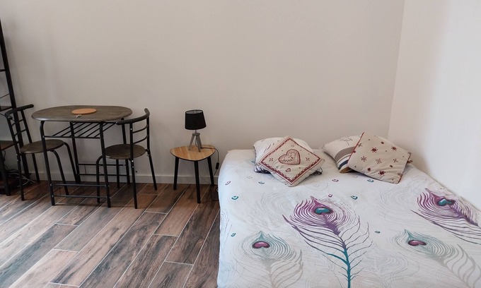 Aubagne Apartamento | Quiet, brand-new studio in old town center