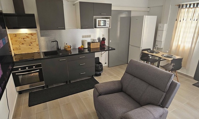Les Hattes Apartamento | Quiet, comfortable studio 1 min from downtown