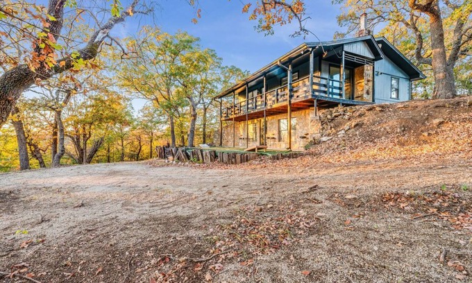 Sulphur Cabina | Quiet cabin with gorgeous views in the Arbuckle Mountains & near the lake.
