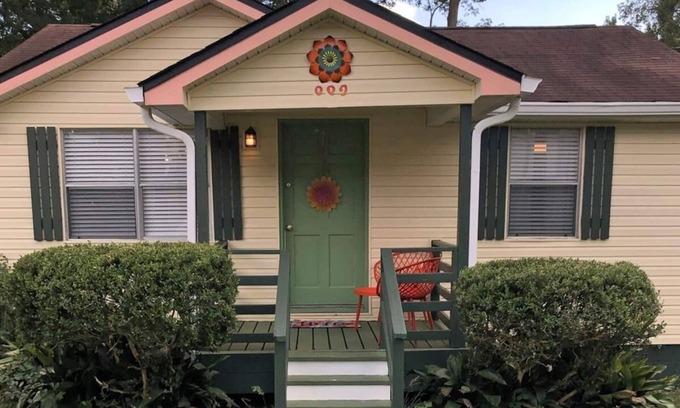 Old Town Casa | Quiet-Clean-Cottage-Dogs Kitchen